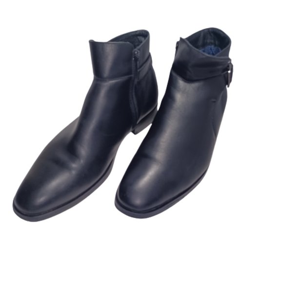Steve Madden Other - Steve Madden Black Leather Men's Zipper Ankle Boots size 9